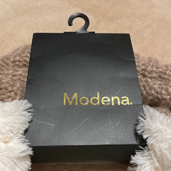 Modena - Infinity Scarf - Pink Knit, White Faux Fur - Picture 6 of 6